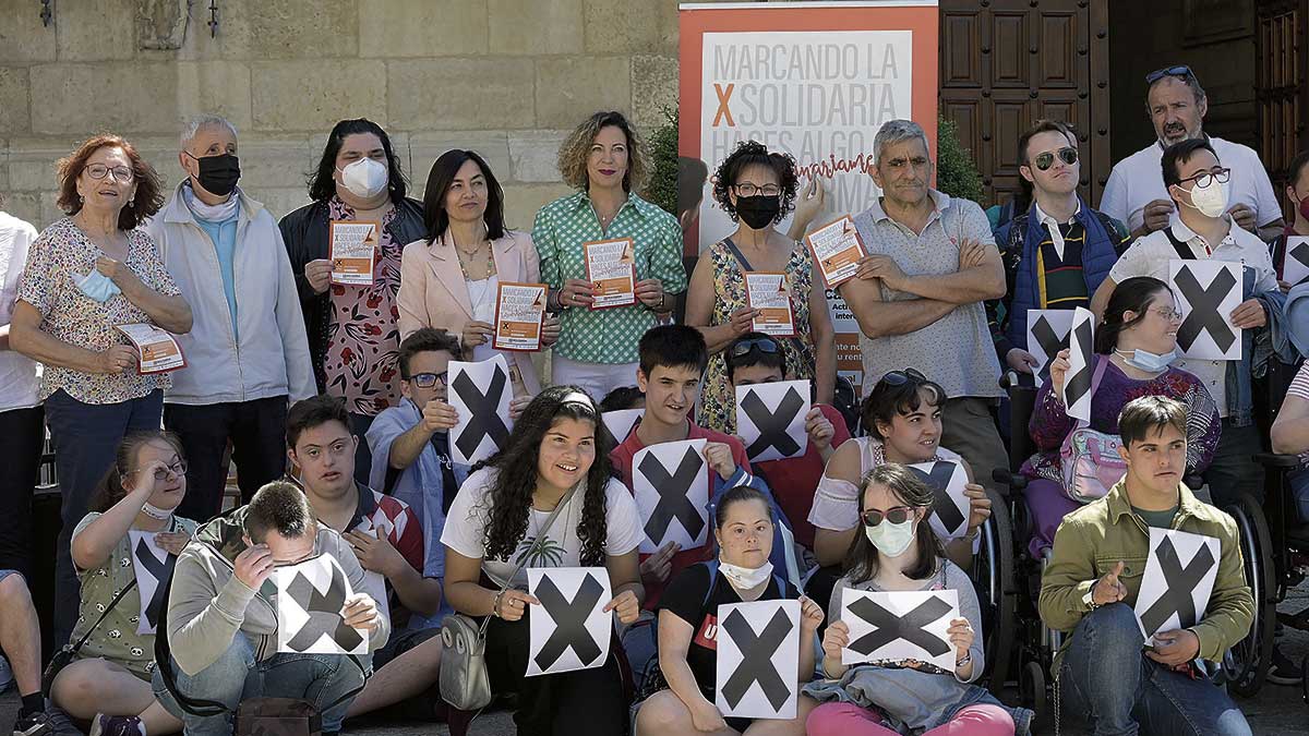 Acto celebrado por las entidades sociales en el centro de León. | MAURICIO PEÑA