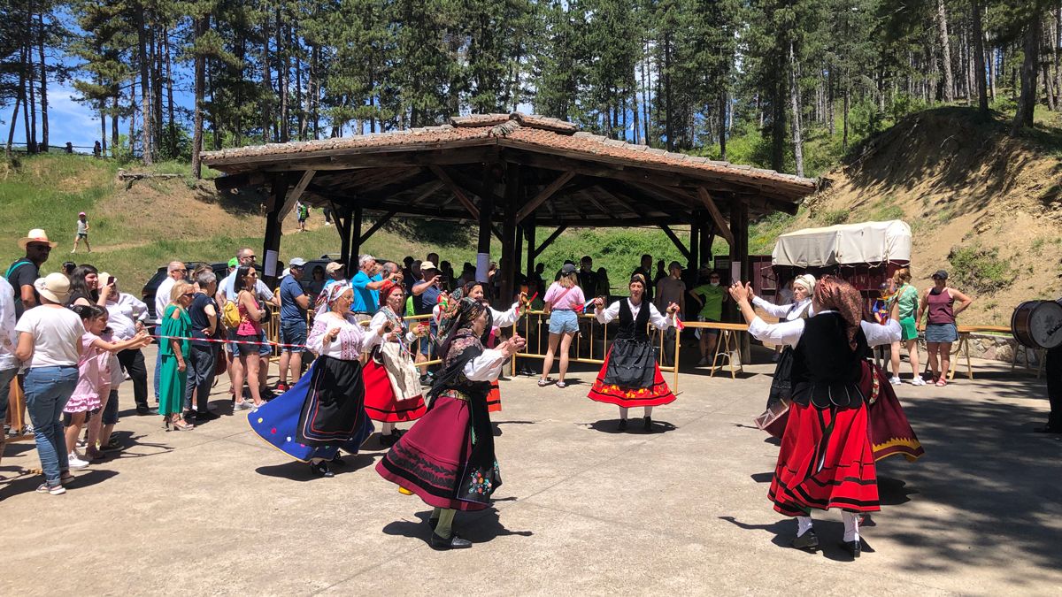 Los bailes regionales han sido a cargo del grupo 'Danzas Peñacorada'. | L.N.C. Los bailes regionales han sido a cargo del grupo 'Danzas Peñacorada'. | L.N.C.