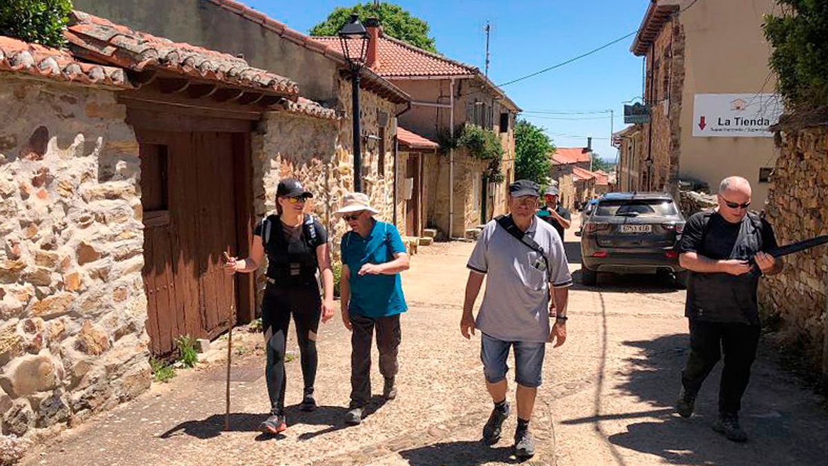 La delegada territorial durante una de las etapas del Camino. | L.N.C.