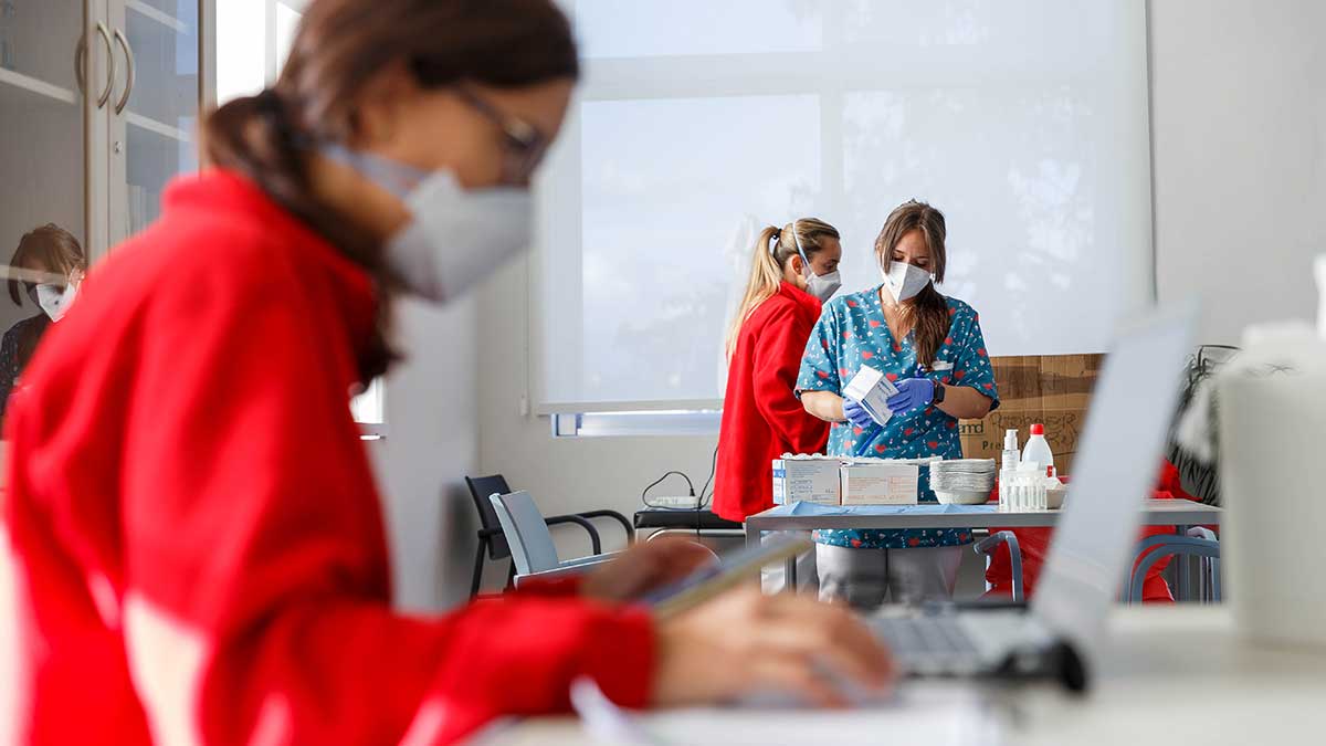 Los sanitarios continúan combatiendo la pandemia. | ICAL