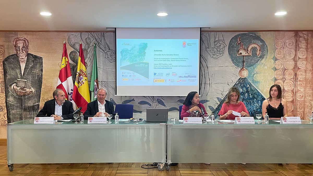 Presentación del 'Informe Guesss' en EL Albéitar. | L.N.C.