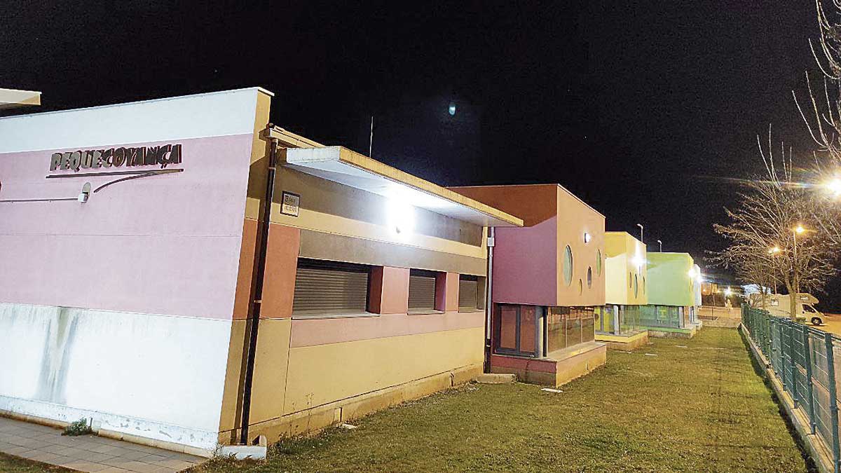 Mejoras en el entorno de los centros escolares de Valencia de Don Juan. | L.N.C. Mejoras en el entorno de los centros escolares de Valencia de Don Juan. | L.N.C.