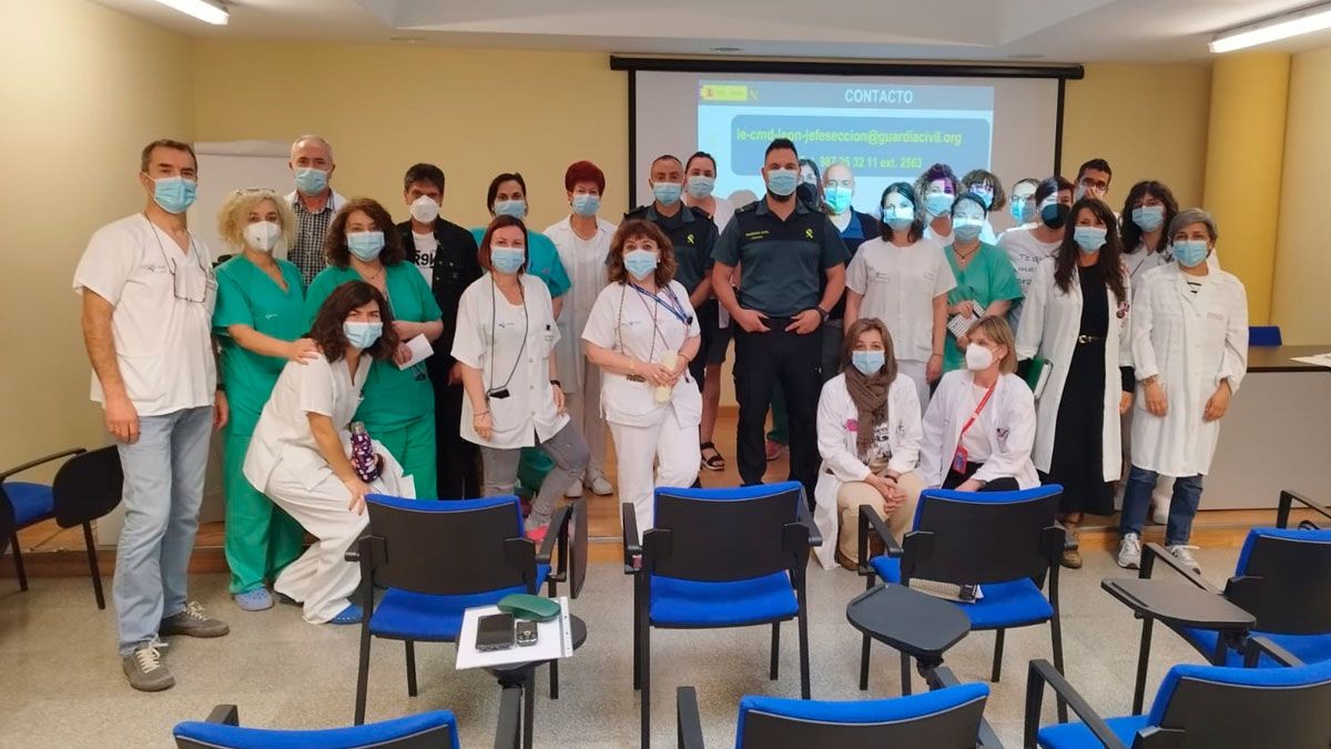 Guardia Civil y Sacyl durante el encuentro formativo.