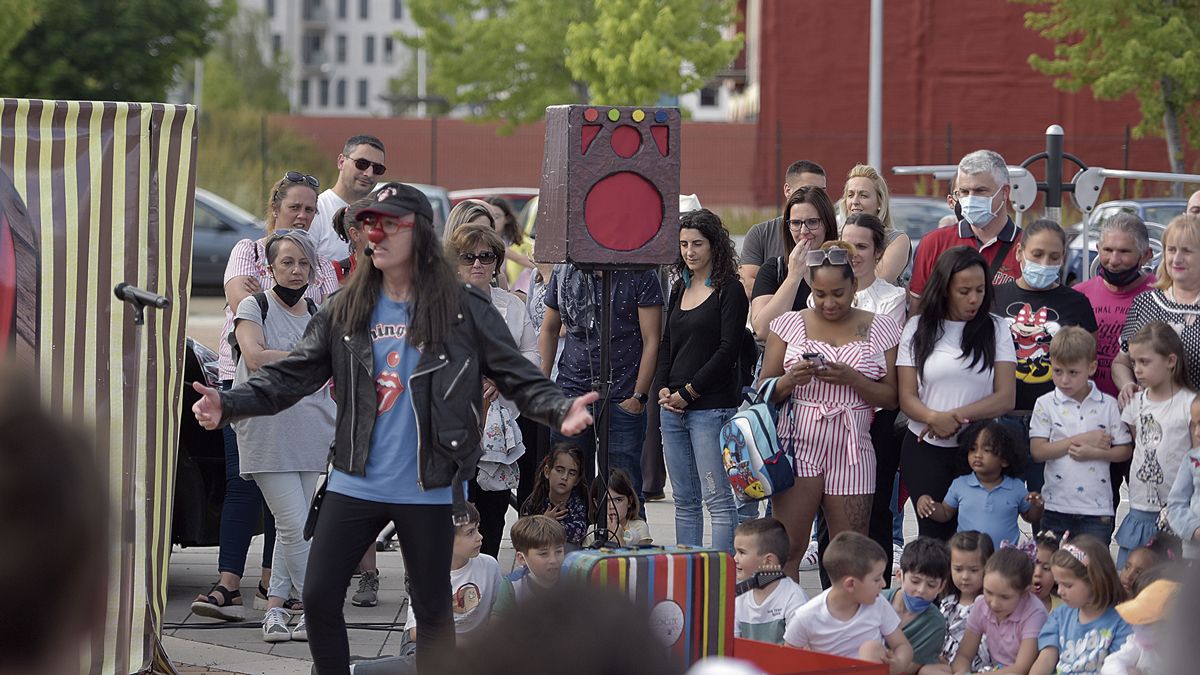 Un instante del espectáculo en la plaza Cámara de Comercio. | SAÚL ARÉN