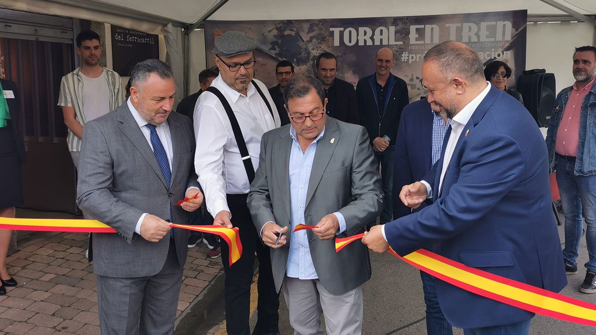 Inauguración de la feria Toral en Tren