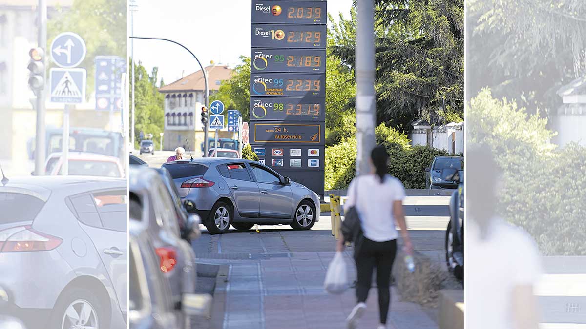 Los precios continúan disparados en las estaciones de servicio de León. | SAÚL ARÉN