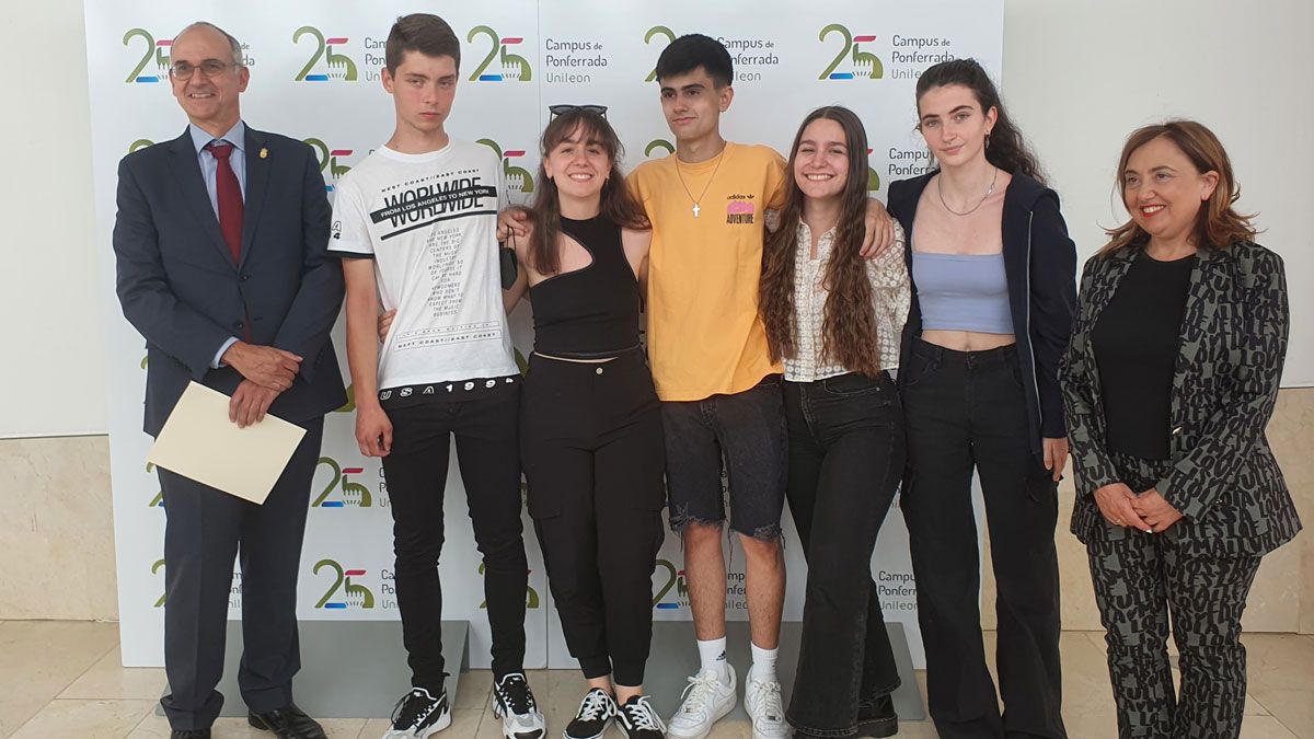 Entrega del premio en el campus de Ponferrada.