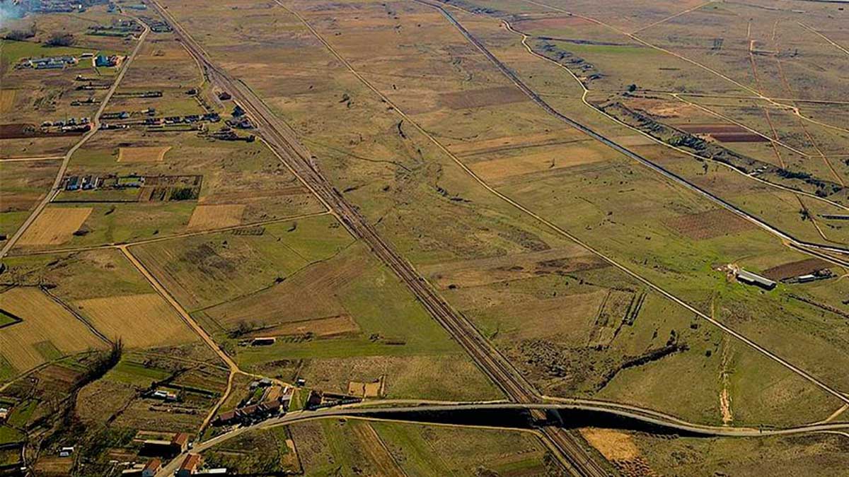 Imagen de los terrenos donde está prevista la plataforma. | L.N.C. Imagen de los terrenos donde está prevista la plataforma. | L.N.C.