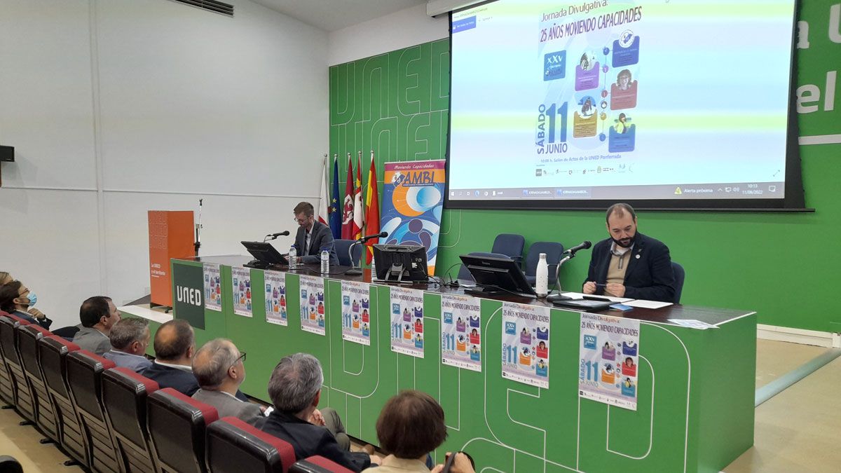 Inicios de la Jornada divulgativa en Ponferrada. | MAR IGLESIAS