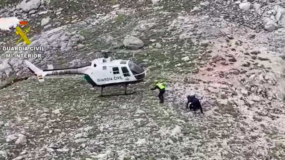 Fue necesaria la intervención de un helicóptero de Guardia Civil. | L.N.C.