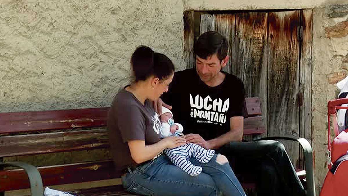 El nacimiento de un niño en el pueblo después de 43 años convirtió a Benjamín en noticia en todos los medios, locales, regjonales y nacionales. | L.N.C. El nacimiento de un niño en el pueblo después de 43 años convirtió a Benjamín en noticia en todos los medios, locales, regjonales y nacionales. | L.N.C.