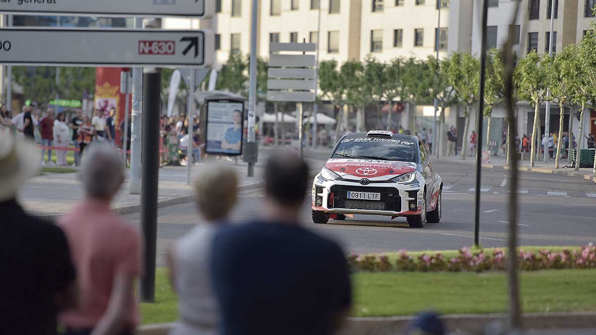 Rally por las calles leonesas. | SAÚL ARÉN