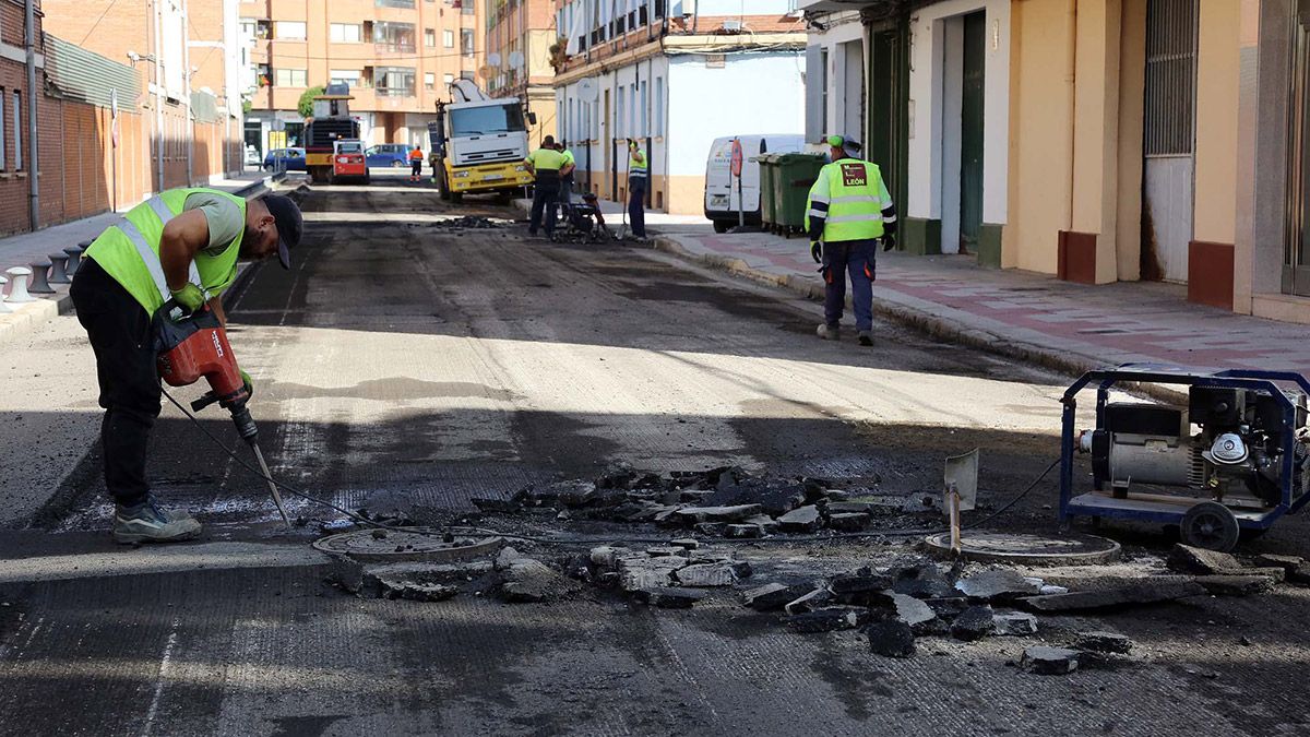 Imagen de archivo de una intervención en el plan de asfaltado del 2021. | L.N.C.