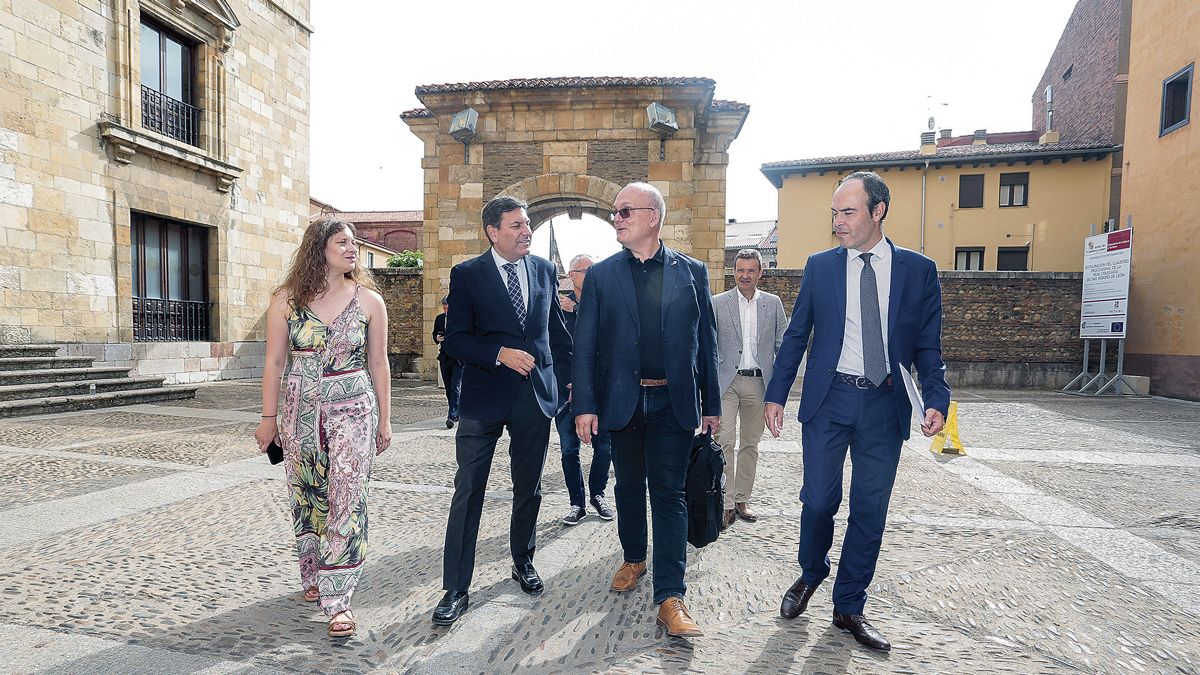 Ester Muñoz, Carlos Ferández Carriedo, Julije Domac y Alfonso Arroyo, este martes en el 25 aniversario del Ente Regional de la Energía. | CAMPILLO / ICAL