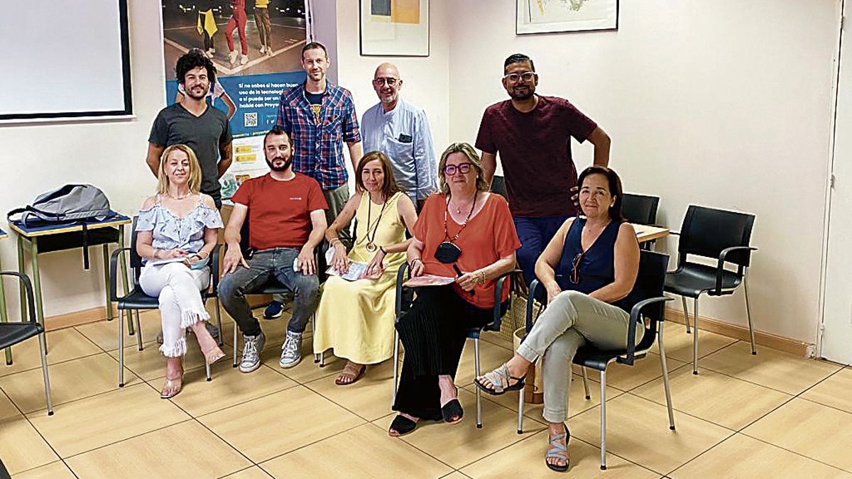 Reunión de los responsables del Ayuntamiento de León con Proyecto Joven-Proyecto Hombre. | L.N.C.