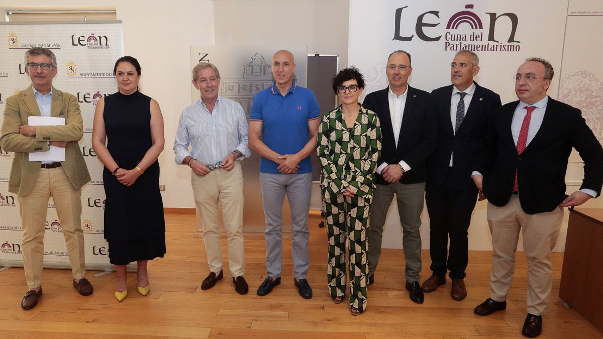 Responsables del Ayuntamiento de León, de la Cámara de Comercio y de las entidades financieras. | CAMPILLO (ICAL)