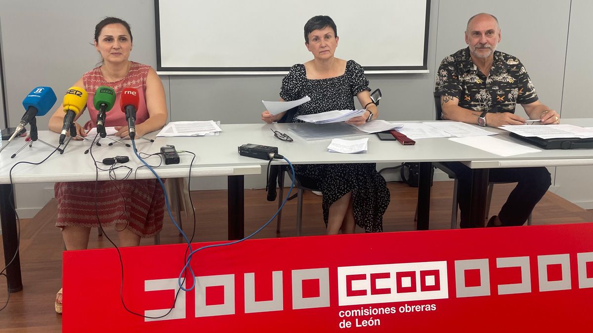 Rosario Godoy, María Luisa Fiz y Salvador Escribano durante la rueda de prensa.