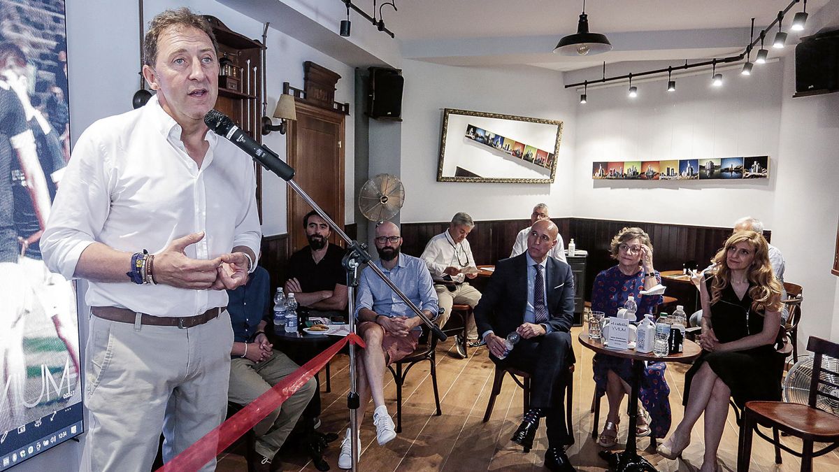 Tomás Castro, presidente de Proconsi, durante la inauguración de Espacio Yvium en la calle Fernández Cadórniga. | CAMPILLO / ICAL