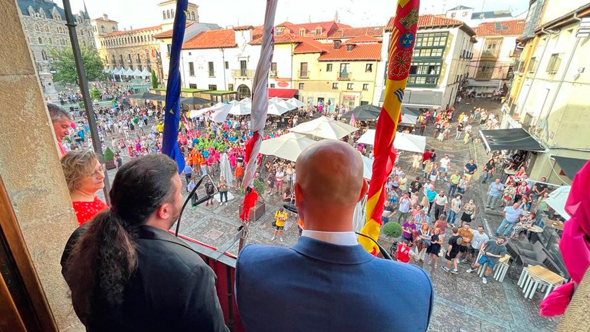 Néstor López, pregonero de las fiestas de San Juan y San Pedro. | SAÚL ARÉN