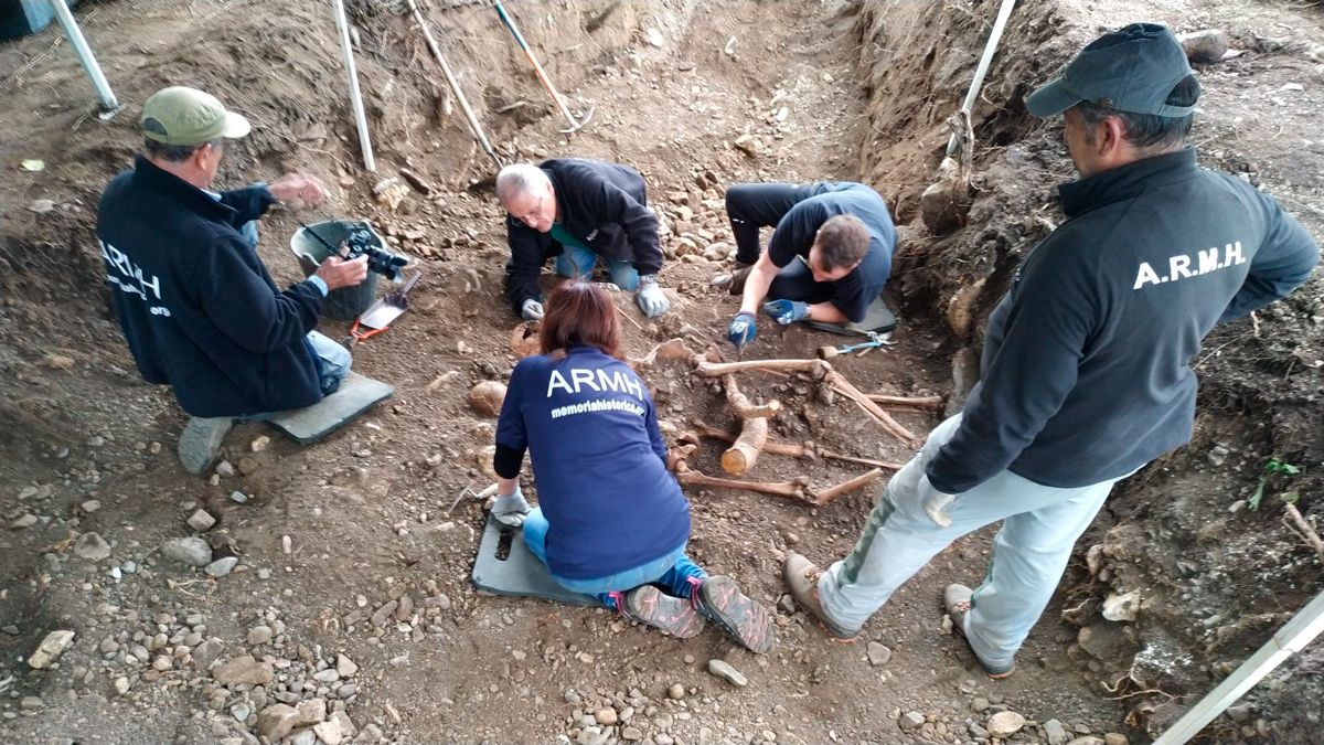 La ARMH busca una fosa en Cospedal de Babia. | ARMH