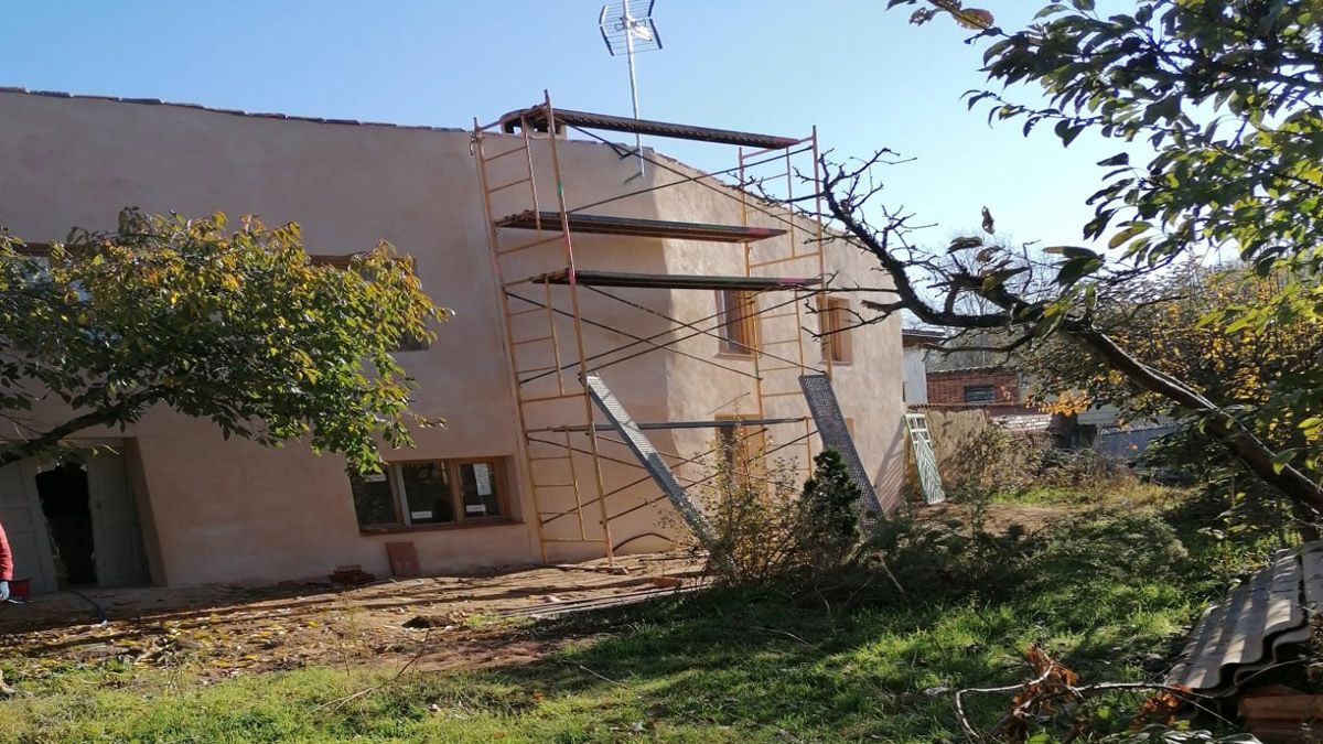 Obras de la casa en lo que la denunciante defiende como su propiedad. | L.N.C.