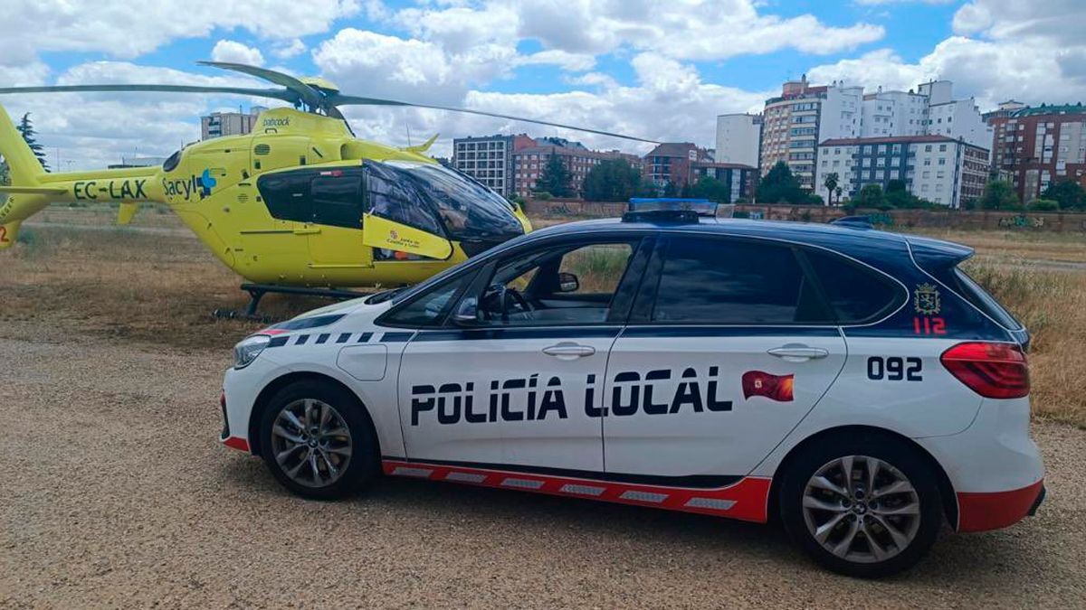 Para el traslado se ha requerido un helicóptero medicalizado. | @LEONPOLICIA