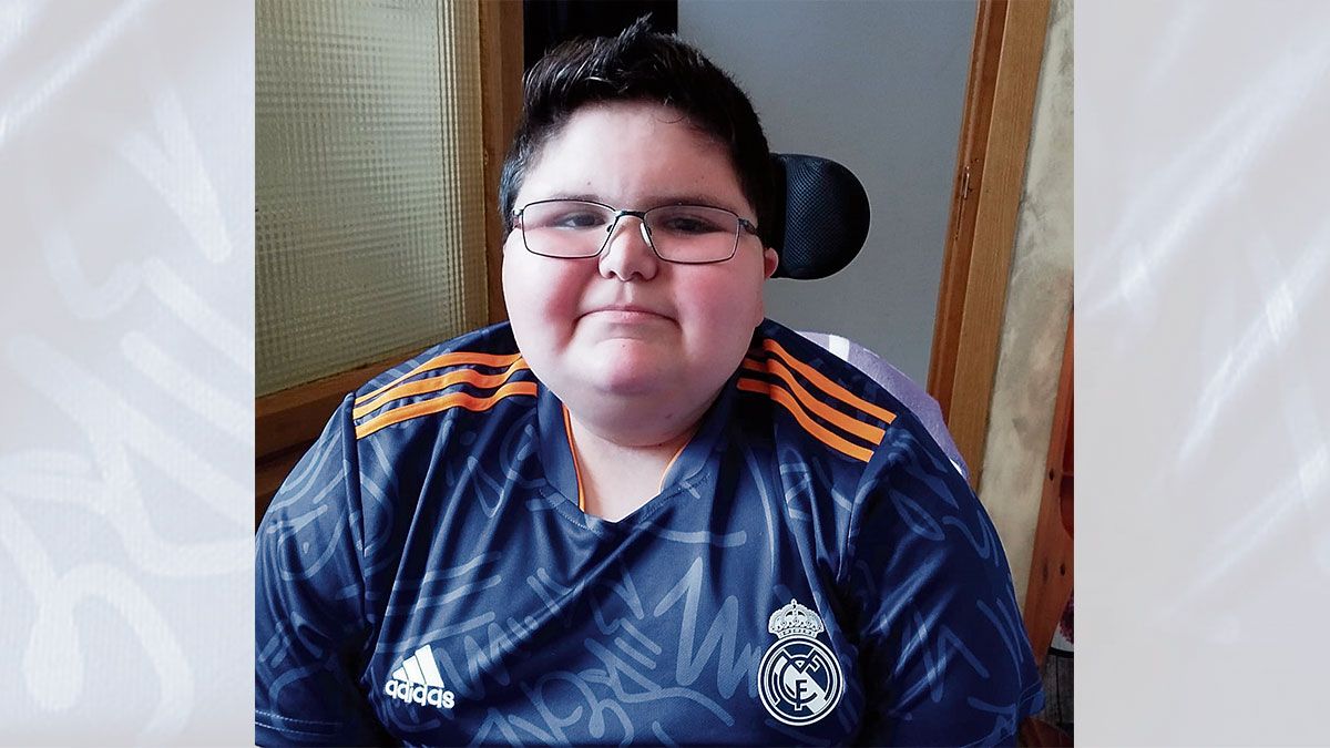 Javier tiene 14 años y comparte nueve con la enfermedad de Duchenne.