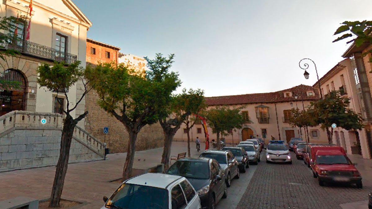 Una patrulla de la Policía Local en la zona de Puerta Castillo. | G. Maps