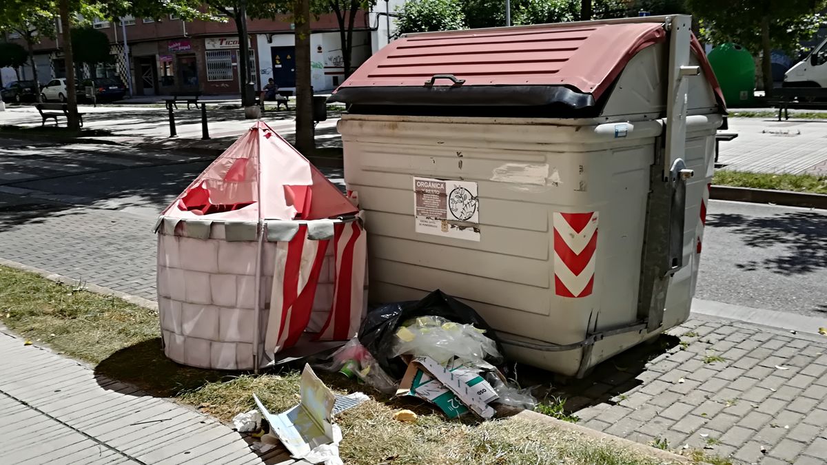 Los trabajadores de la limpieza suspenden la convocatoria de paros por dos semanas. Los trabajadores de la limpieza suspenden la convocatoria de paros por dos semanas.