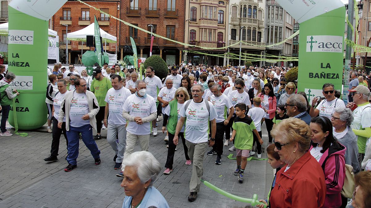 La marcha partió de la Plaza Mayor para recorrer unos cinco kilómetros por la ciudad. | ABAJO