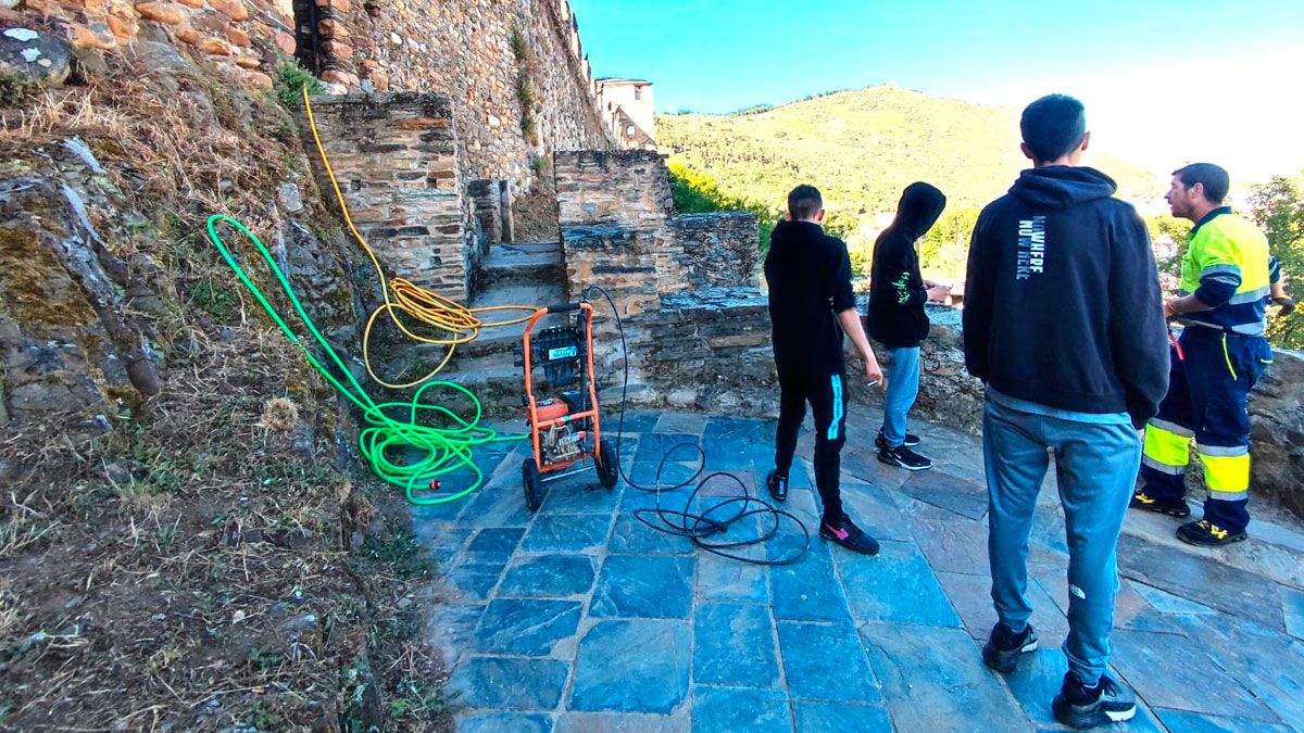 Los chicos que están reparando los daños asistieron a la charla para saber dónde estaban graffiteando.