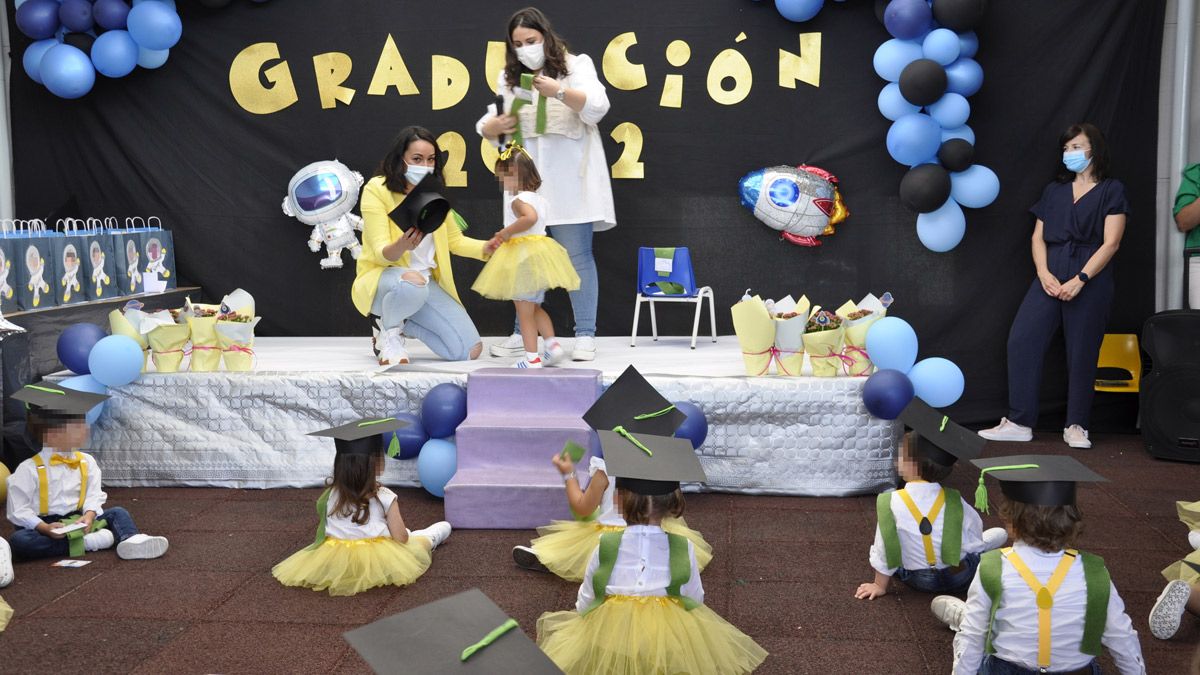 Un instante de la celebración de la graduación de PequeCoyanza. | L.N.C.