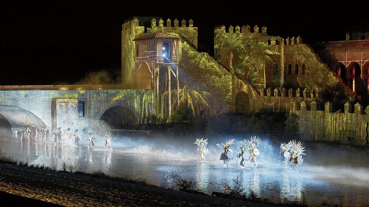 Cuenta con propuestas y espectáculos tanto de día como de noche. | PUY DU FOU