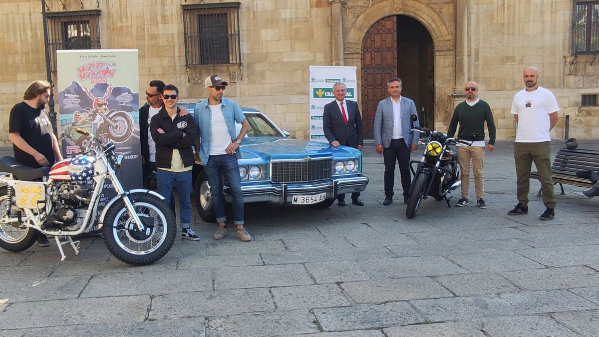 El diputado de Turismo Nicanor Sen junto a los organizadores y patrocinadores con tres de los vehículos del Motor & Mountain Fest