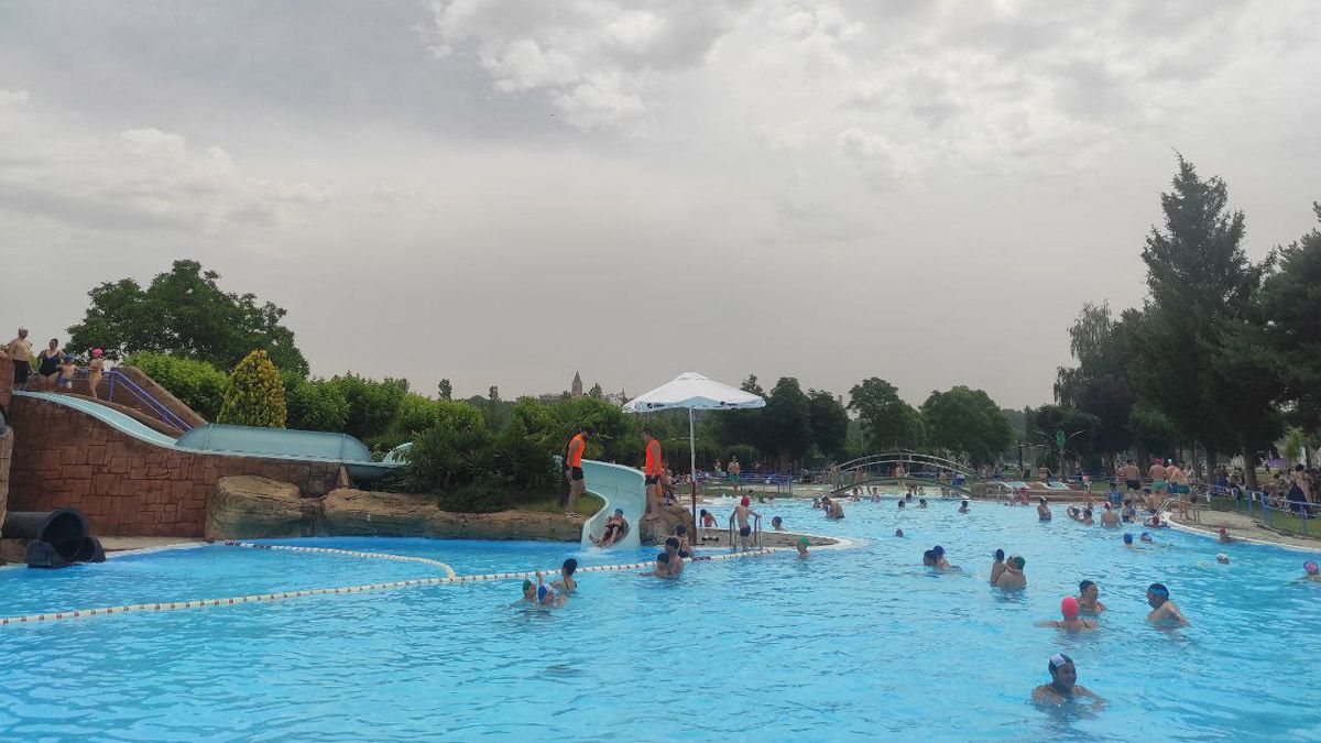 Imagen de archivo de las piscinas de Valencia de Don Juan. | L.N.C.