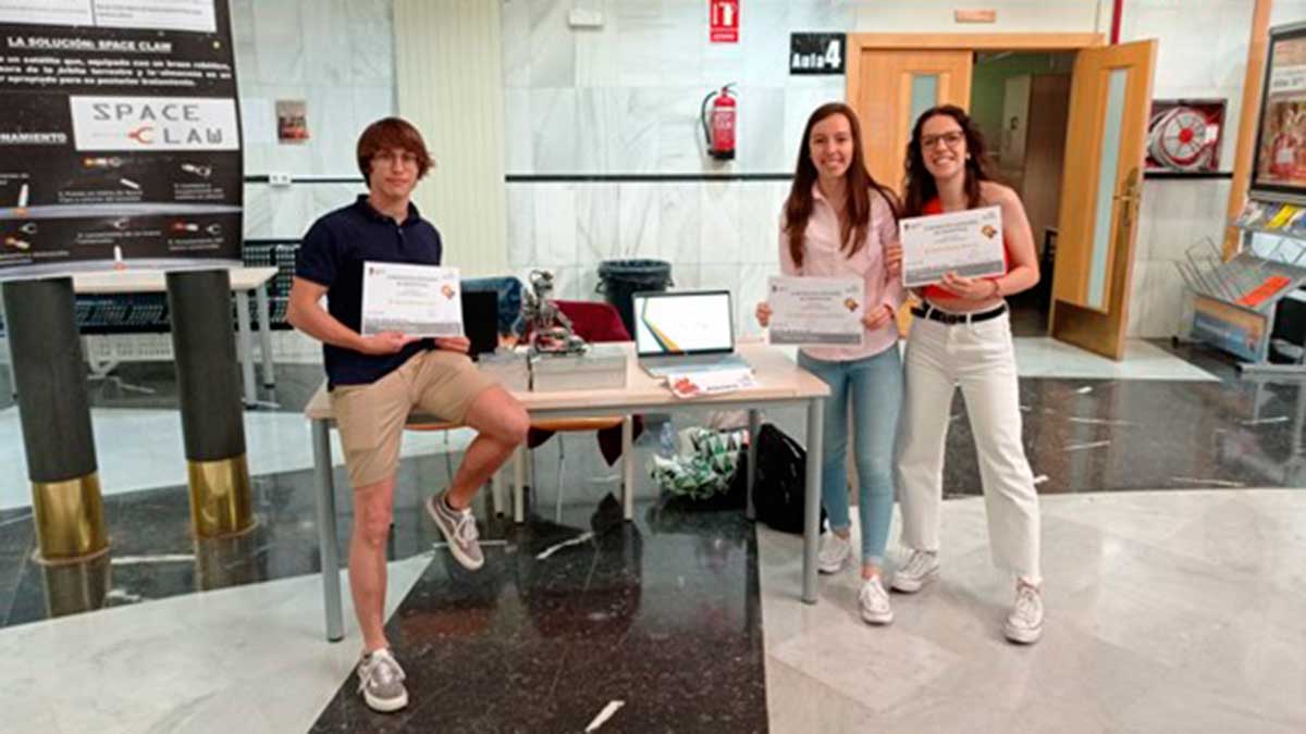 Los tres estudiantes de la ULE que han puesto en marcha el proyecto. | L.N.C.