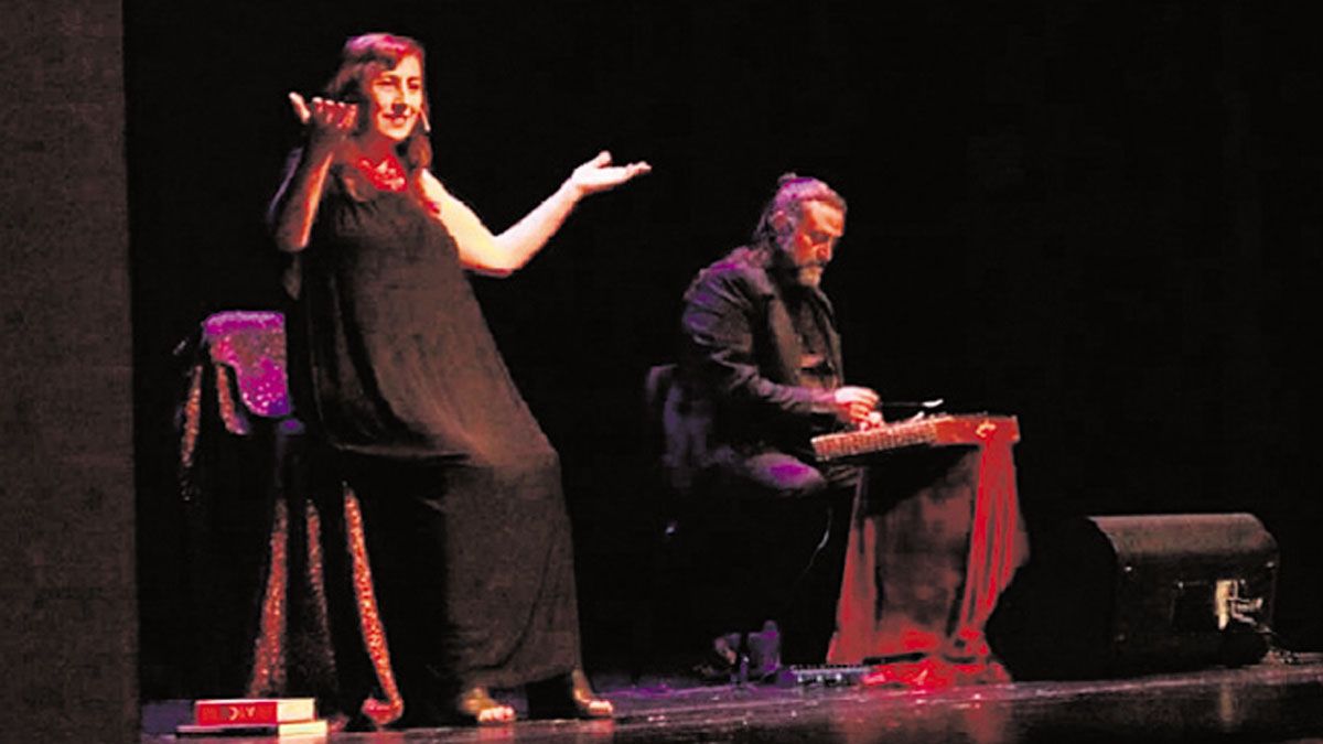 Anna Griott y Enzo Ruggiero interpretando La Mujer Loba