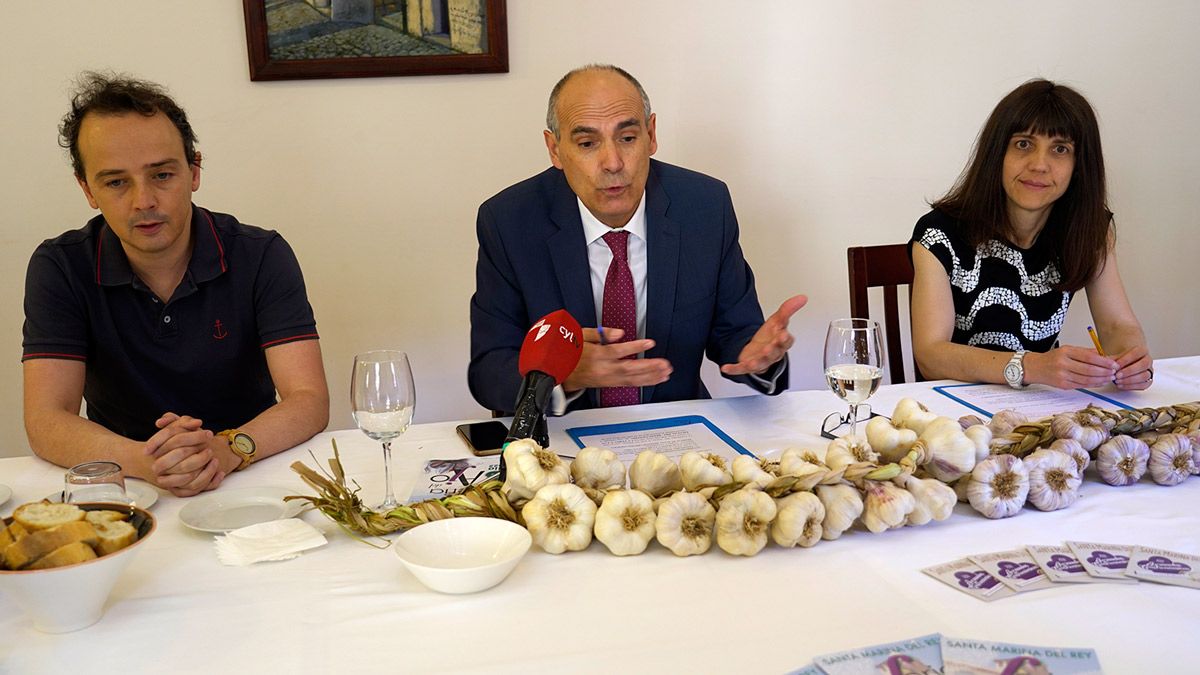 De izquierda a derecha, Alberto Martínez, Francisco Javier Álvarez y Ángeles Fernández durante la presentación de los actos. | L.N.C.