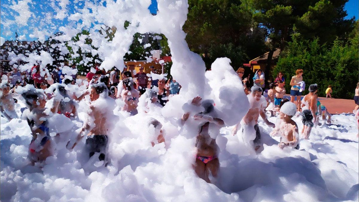 La fiesta de la espuma es el condimento infantil de las fiestas. | L.N.C. La fiesta de la espuma es el condimento infantil de las fiestas. | L.N.C.