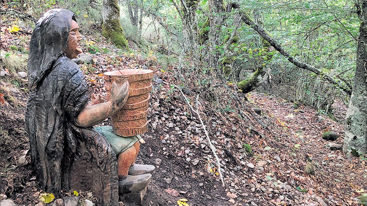 Una de la imágenes mitológicas que podrás encontrarte durante el trayecto en La Senda de la Mitología Leonesa.