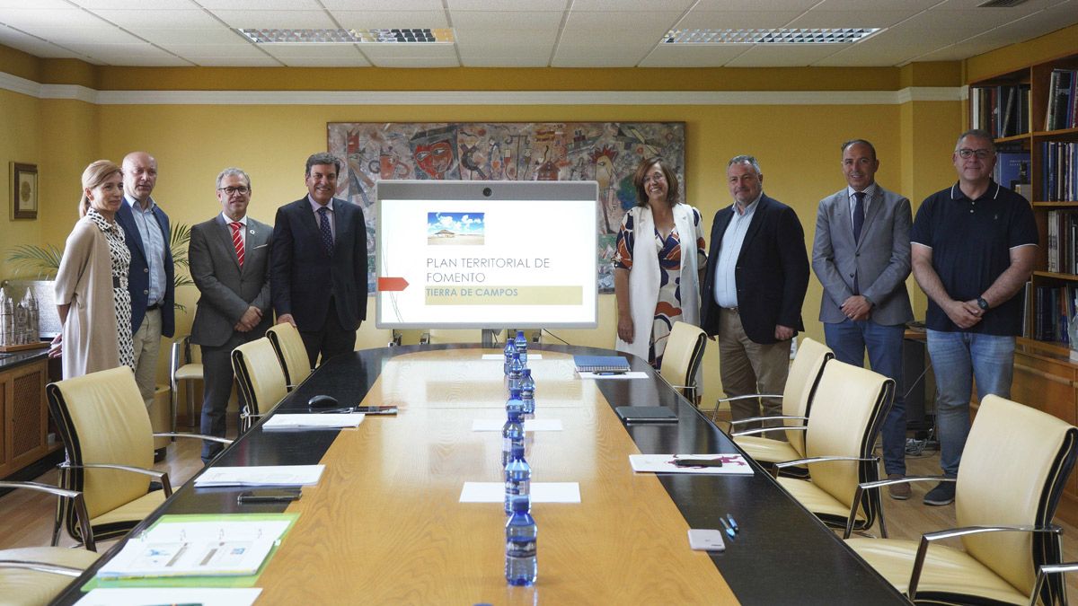Foto de la reunión entre miembros de la Junta y de las diputaciones de León, Zamora, Valladolid y Palencia. | L.N.C.