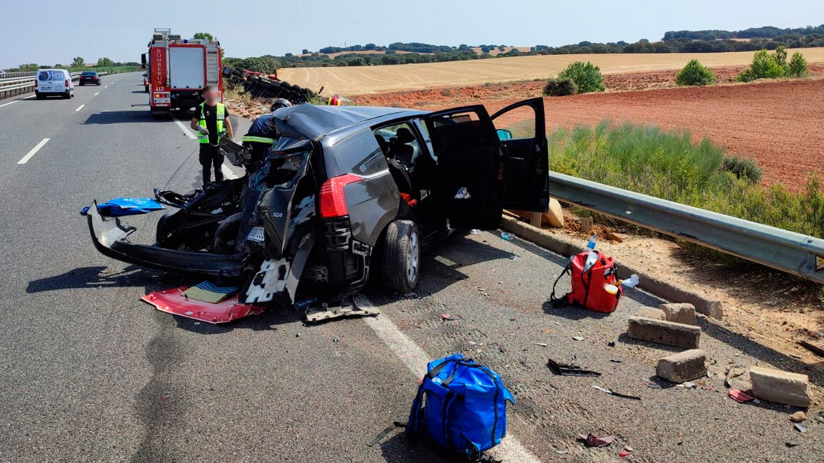 Imagen del aparatoso accidente. | BOMBEROS AYTO. LEÓN