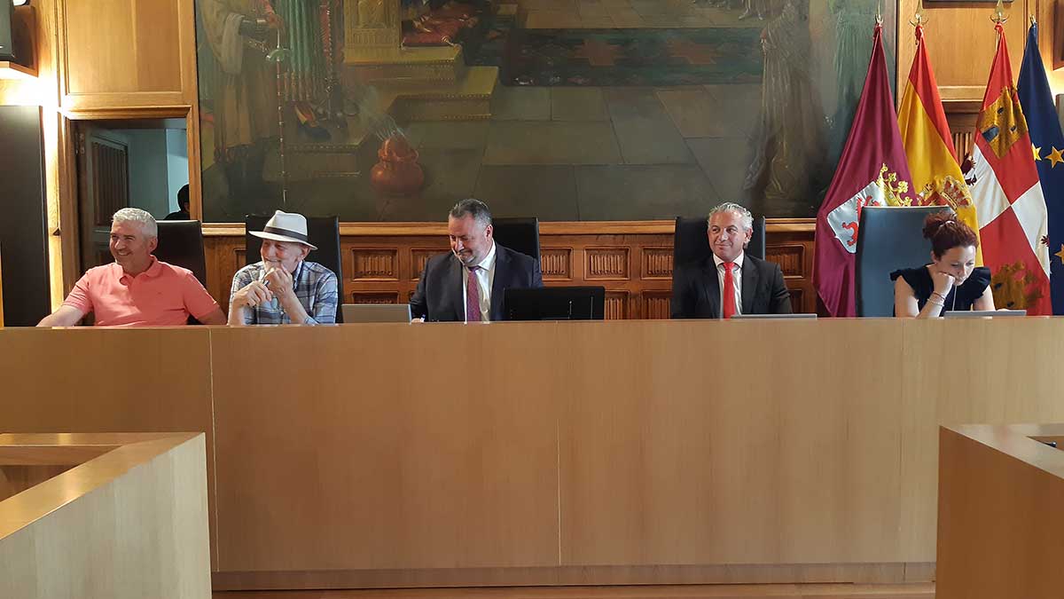 Un instante del pleno celebrado en la Diputación de León este viernes. | L.N.C.