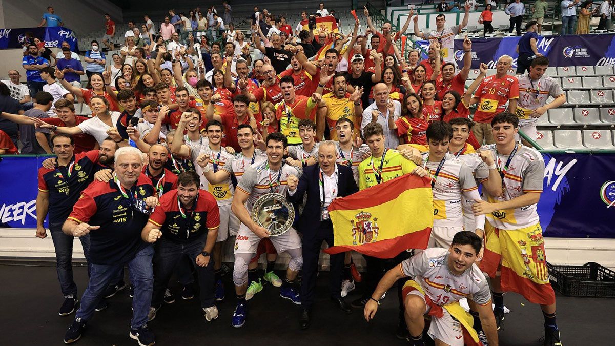 La selección española festeja el triunfo. | RFEB