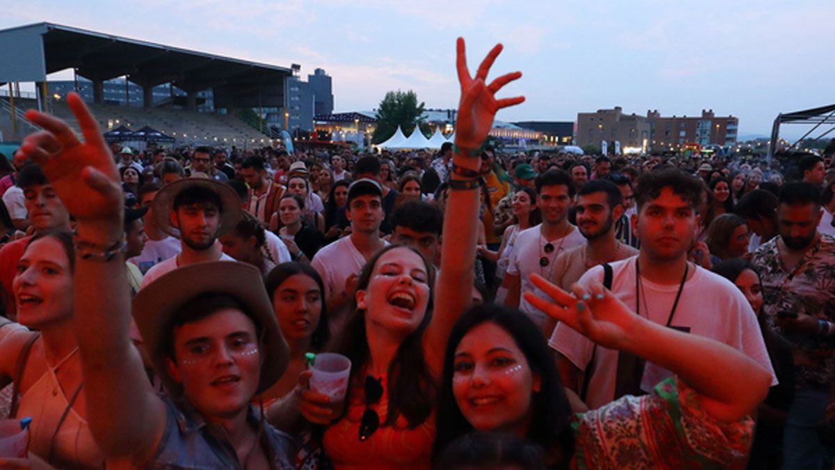 Asistentes al festival Planeta Sound durante un concierto | César Sánchez
