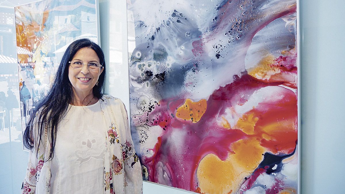 Pura Ramos es una pintora abstracta cuyas obras a veces semejan figuraciones. | VICENTE GARCÍA