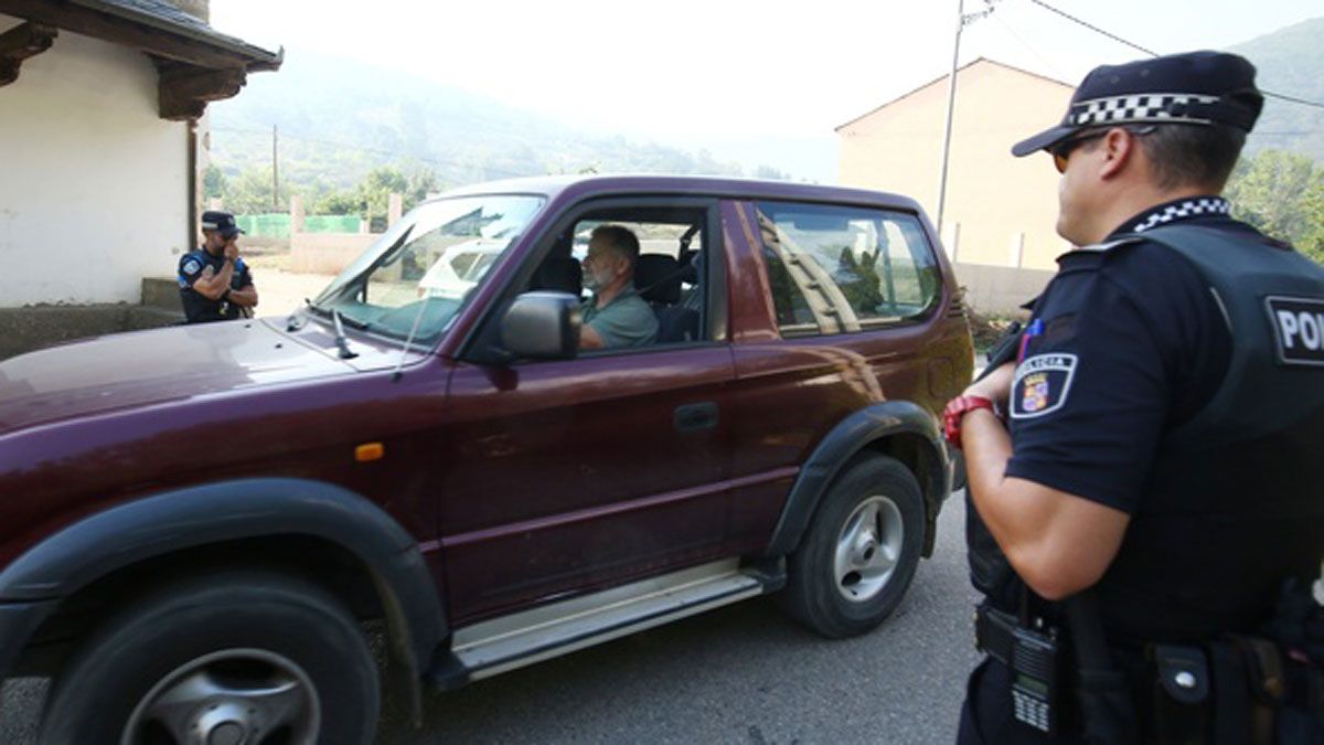 La Policía organiza los desalojos de las localidades bercianas | César Sánchez La Policía organiza los desalojos de las localidades bercianas | César Sánchez