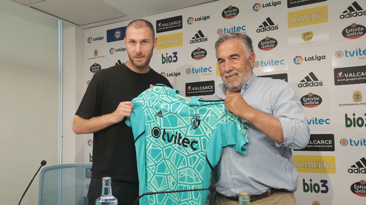 Presentación de Giorgi Makaridze como nuevo jugador de la Deportiva | J.F.