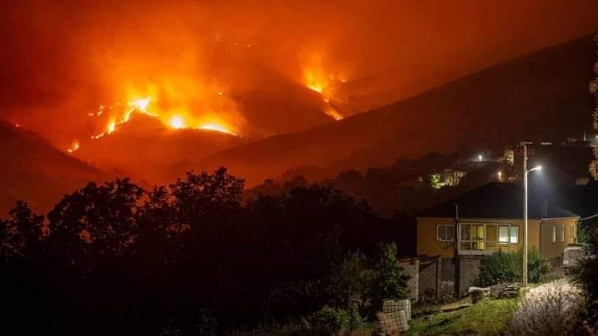 Incendio que afecta a la comarca del Bierzo. |L.N.C. Incendio que afecta a la comarca del Bierzo. |L.N.C.