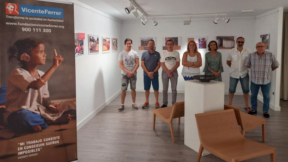 El equipo de gobierno durante la inauguración de la muestra 'Bicis para educar'. | L.N.C.